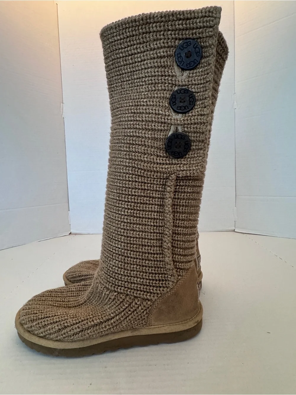 UGG Women’s Size 8 Classic Knit Tall Brown Sweater Boots Cardigan Winter